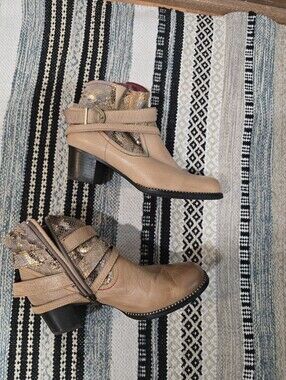 L'Artiste Spring Step Rainbow Accent Zhamsha Ankle Boot Leather Boho Western  9